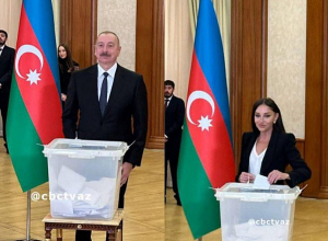 Ադրբեջանում մեկնարկել են նախագահական ընտրությունները․ Ալիևը քվեարկել է Ստեփանակերտի ընտրատեղամասում