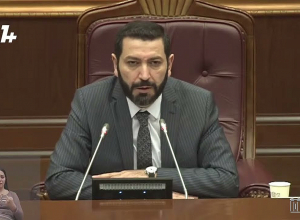 Если есть такая традиция, её следует вытеснить, нужно пойти на это изменение: Бакоян