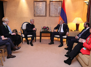 Վարչապետը ՄԱԿ Փախստականների հարցերով հանձնակատարի հետ քննարկել է ԼՂ-ից բռնի տեղահանված փախստականների խնդիրներն ու դրանց լուծման քայլերը