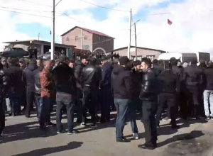 «Խոպանչիները» փակել են Երեւան–Մարտունի ճանապարհը․ ՈՒՂԻՂ