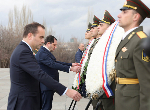 Սուրեն Պապիկյանը և Սեբաստիան Լըկորնյուն այցելել են Հայոց ցեղասպանության զոհերի հուշահամալիր