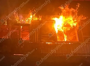 Չարենցավանի շենքերից մեկում բռնկված հրդեհը տեսանելի է մի քանի 100 մետրից