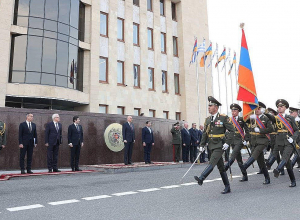 ՀՀ ՊՆ վարչական համալիրում տեղի է ունեցել Նիկոլաոս Դենդիասի դիմավորման հանդիսավոր արարողությունը