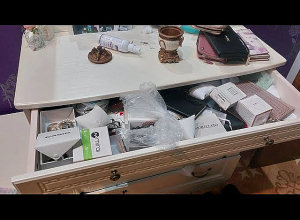 Բացել են ննջարանի պատուհանը և գողացել ոսկյա զարդեր ու գումար