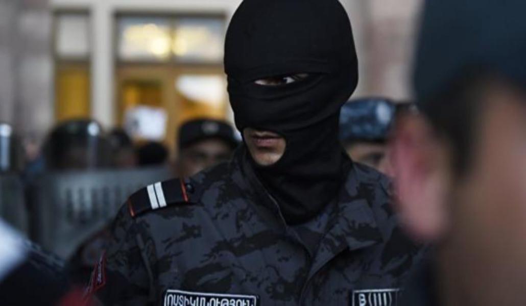 28464_police_22_02_M