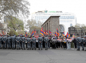 «Ազատություն քաղբանտարկյալներին»․ Բողոքի ակցիա ԱԳՆ-ի մոտ. ՈՒՂԻՂ