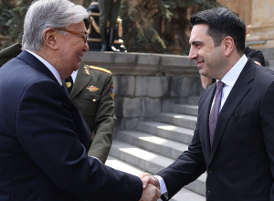 «Խաղաղության խաչմերուկն» առանցքային դերակատարում ունի Հարավային Կովկասում անվտանգության հաստատման հարցում․ Ալեն Սիմոնյանը՝ Ղազախստանի նախագահին