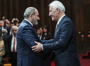 Փաշինյանը շնորհավորական ուղերձ է հղել Վահագն Խաչատուրյանին՝ ծննդյան 65-րդ տարեդարձի առիթով