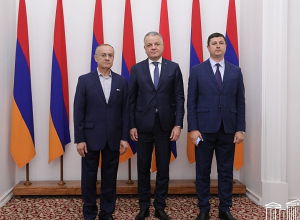 ԱԺ «Հայաստան» եւ «Պատիվ ունեմ» խմբակցությունների ներկայացուցիչները հանդիպել են ՀՀ-ում ԵՄ պատվիրակության ղեկավարի հետ