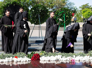 Մայր Աթոռի Սուրբ Էջմիածնի միաբաններն այցելեցին «Հաղթանակ» զբոսայգի