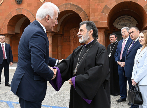 Նախագահ Վահագն Խաչատուրյանը հանդիպել է ԱՄՆ-ում Հայոց արևմտյան թեմի առաջնորդ Տեր Հովնան արքեպիսկոպոս Տերտերյանի հետ