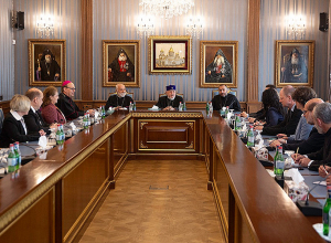 Կաթողիկոսն ընդունեց Կաթոլիկ Եկեղեցու Ինսբրուքի թեմի առաջնորդին