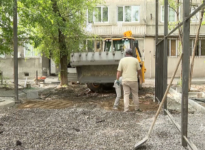 Բակերի բարեկարգում՝ Արաբկիր վարչական շրջանում.Քաղաքապետարան