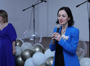 Ամուր գրկեք ձեր ընկերներին, շնորհակալություն հայտնեք ուսուցիչներին. Ժաննա Անդրեասյանը շնորհավորել է շրջանավարտներին