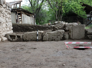 Հայտնաբերվել են միջնադարյան կառույցին կցված բնակարանների ավերակներ