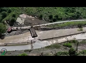 Пострадавший от наводнения мост в Ахтале, Дорожные строители очистили местность