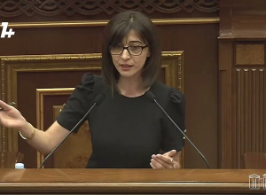 Փողոցում կան մի շարք պարապ քաղաքացիներ