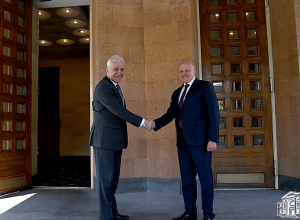 Վահագն Խաչատուրյանը Ռուսաստանի օրվա առթիվ այցելել է Հայաստանում ՌԴ դեսպանատուն
