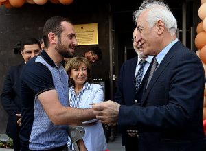 Пашинян принял учеников 4-го “Б” класса школы №4 города Гюмри