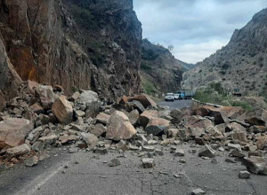 Վարդենյաց լեռնանցքի՝ Սալլի բնակավայրի հատվածում տեղի է ունեցել քարաթափում