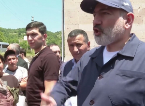 Որ բարեհաջող հասնենք ստեղ սահմանազատման,  Ոսկեպարի նման  փշալարեր կդնենք, ու կովը հասնի էլ չի անցնի