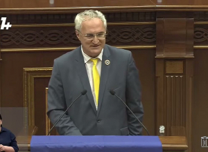 Протокол НС запрещает вход в НС с флагами ЕС: Хзмалян