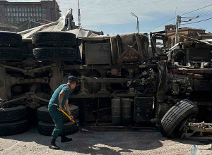 Բեռնատարը կողաշրջվել է. կա տուժած