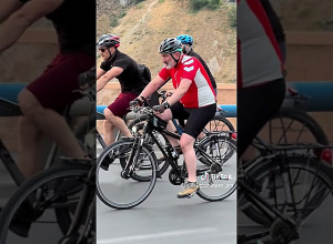 Փաշինյանը կրկին վաղ առավոտյան համակիրների հետ հեծանիվ է վարել