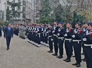 Փարիզում դիմավորում են Պապիկյանին