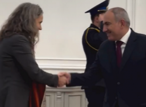 Փաշինյանը հանդիպել է ԵՄ հատուկ ներկայացուցիչ Մագդալենա Գրոնոյի հետ
