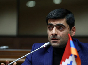 Ի հիշատակ ՀՀ ԱԺ « պատգամավոր Մհեր Սահակյանի՝ Ազգային ժողովի նիստերի դահլիճի դիմաց կբացվի սգո հուշամատյան