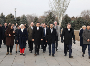 Ален Симонян вместе с коллегами посетил мемориал Цицернакаберд