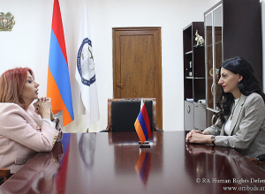 Անահիտ Մանասյանն ընդունել է «Հանուն հավասար իրավունքների կրթական կենտրոն» ՀԿ նախագահ Գայանե Աբրահամյանին