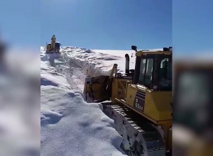 Սահմանագոտու կարևոր ճանապարհների ձնամաքրման աշխատանքները շարունակվում են շուրջօրյա ռեժիմով․ ՊՆ