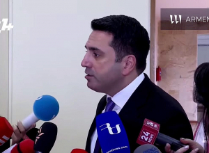 Եթե կանգնեցնենք, մեր գերիներին հե՞տ են տալու, թե՞ վախենալու են․ Ալեն Սիմոնյանի ճեպազրույցը