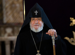 «Մեր հորդորն է, որ կանայք նույն հոգատարությամբ ու նախանձախնդրությամբ շարունակեն սրբազան մեր արժեքներով ու ավանդներով սնել ու կրթել ազգիս զավակներին»