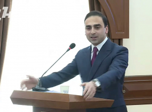 Մարդիկ փափախով քուրդ չեն.սովոր եք՝ քաղաքը բաժան-բաժան արվի, ամենքն իրա քյարն ունենա. Ավինյան