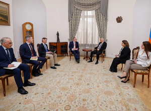 Մհեր Գրիգորյանն ու ԱԶԲ տնօրենը քննարկել են Հայաստանում իրականացվող ծրագրերը