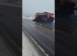 Սպիտակի ոլորաններում թաց ձյուն է տեղում։ Ճանապարհը մշակվում է աղ-ավազով