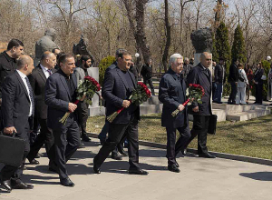 Սերժ Սարգսյանը հարգանքի տուրք է մատուցել Անդրանիկ Մարգարյանի հիշատակին