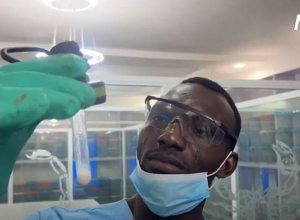 Նիգերիայում կարիճի թույն են հավաքում՝ միլիոնավոր դոլարներ վաստակելու համար