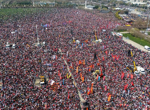 Հարյուր հազարավոր մարդիկ կրկին հավաքվել են Ստամբուլում՝ Իմամօղլուի ազատ արձակման պահանջով