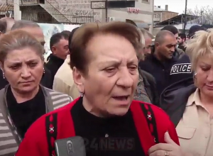 Պռոշյան և Քասախ գյուղերի բնակիչները ի նշան բողոքի փակել են Երևան-Աշտարակ գլխավոր ճանապարհը. ՈՒՂԻՂ