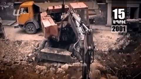 Օրացույց․ 15-ը ապրիլի․ Սպանվում է Վարդգես Պետրոսյանը, ոչնչացվում է Հանրային գրադարանի դիմացի այգու մի մասը