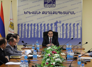 Ավինյանը հանդիպել է Միկոյան հ.64 հասցեում կառուցված բնակելի համալիրի շահառուների և սնանկ ճանաչված կառուցապատող ընկերության ներկայացուցիչների հետ