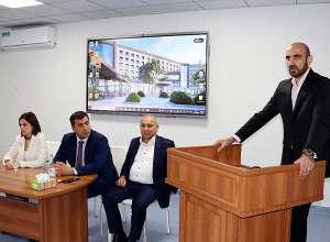 Անահիտ Ավանեսյանը «Սուրբ Գրիգոր Լուսավորիչ» ԲԿ-ի աշխատակազմին է ներկայացրել տնօրենի ժամանակավոր պաշտոնակատար Նարեկ Զեյնալյանին