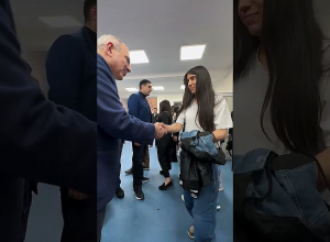 Փաշինյանը կնոջ հետ Ապարանում