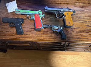 Հայտնաբերվեց ապօրինի պահվող հինգ ատրճանակ. Երևանի քրեական ոստիկանների բացահայտումը