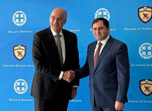 Սուրեն Պապիկյանը հանդիպել է Հունաստանի պաշտպանության նախարարի հետ