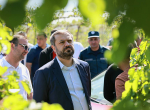 Գևորգ Պապոյանն այցելել է Արարատի մարզ՝ ծանոթանալու օրերս տեղացած կարկուտի հետևանքով տեղի բնակիչների կրած վնասներին